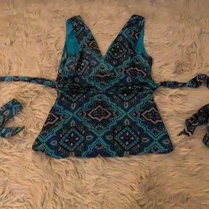 Turquoise patterned top